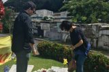 Mãe e irmão de Eduardo Campos prestam homenagem no Cemitério de Santo Amaro