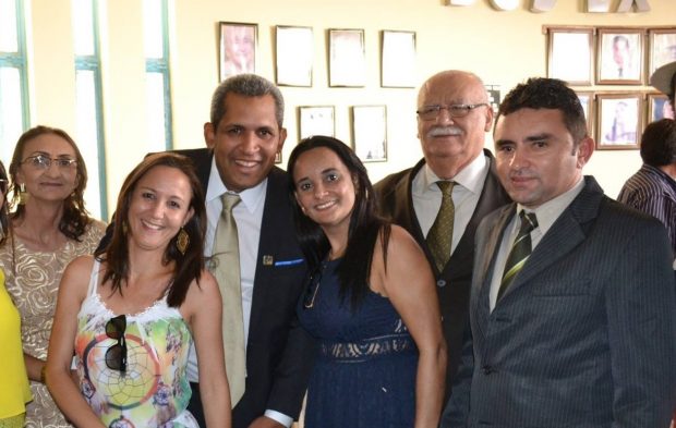 Cosme Coelho ao lado do prefeito e do vice encarando novo desafio com UNICEF
