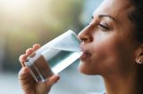 Lítio em água potável reduz riscos de demência, sugere estudo
