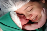 Vídeo de bebê abraçando rosto da mãe viraliza na internet