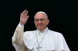 Papa Francisco saúda casal gay de Curitiba por batizar filhos