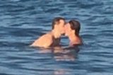 Gianecchini flagrado beijando rapaz em praia de Ibiza