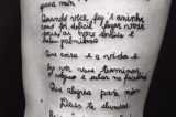 Jovem tatua carta escrita pela avó de 85 anos diagnosticada com mal de Alzheimer