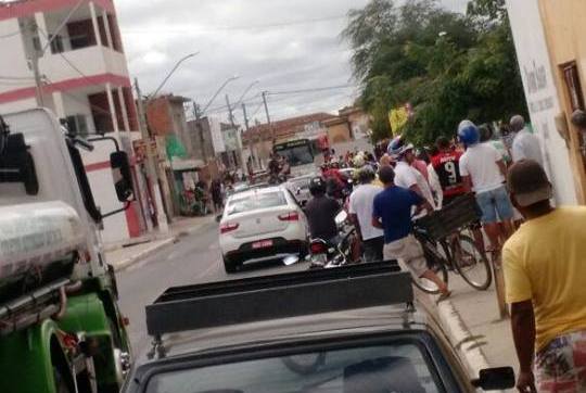 troca de tiros
