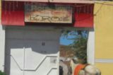 Cavalo espera por dono na porta de motel que foi dá uma ‘muidinha’ em Juazeiro