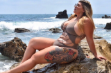 Modelo plus size rebate haters que a acusavam de “promover a obesidade” no Instagram