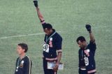 Medalhistas olímpicos são punidos por protesto contra discriminação racial