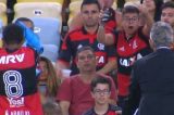 Torcedor do Flamengo se desespera ao ver entrada de Márcio Araújo em campo