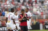 Com escalação esquisita, Flamengo volta a decepcionar no Brasileiro e perde para o São Paulo