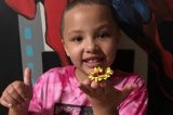Menina de 7 anos tem cabeça raspada sem autorização da mãe em escola