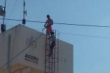 Crianças arriscam suas vidas na caixa d’água do SAAE em Jatobá Crianças arriscam suas vidas na caixa d’água do SAAE em Jatobá