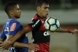 Drible, entrega e suspensão: Paquetá ‘estreia’ de meia no Flamengo e se consolida