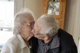 Mudança de asilo faz casal prever 1º Natal separado em 73 anos e provoca revolta nas redes