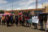 Revoltados, professores de Sento Sé foram as ruas no meio do sol forte protestarem contra administração municipal