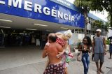 Nos hospitais do Rio faltam até macas para levar pacientes