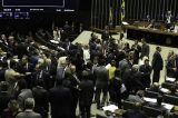 Absurdo: Saúde e educação perdem R$ 472 milhões para financiamento eleitoral