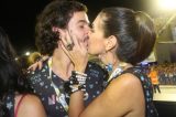 Fátima Bernardes e Túlio Gadêlha beijam muito na sapucaí