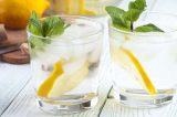 Beber água com rodela de limão pode corroer os dentes, diz estudo