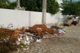 Lixo e entulho por trás do Fórum de Juazeiro