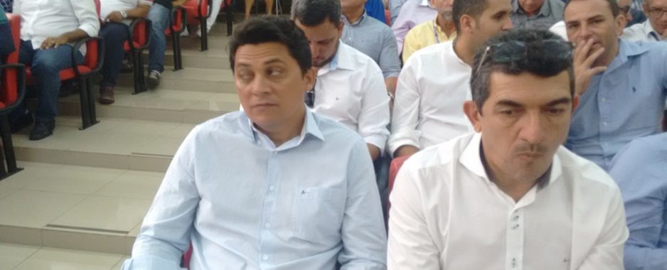 Prefeitura de Salvador vira cabide de empregos para ex-prefeitos aliados de ACM Neto. Nome do ex-prefeito de Curaçá aparece no trem da legria com salário de fazer inveja; confira o babado Prefeitura de Salvador vira cabide de empregos para ex-prefeitos aliados de ACM Neto. Nome do ex-prefeito de Curaçá aparece no trem da legria com salário de fazer inveja; confira o babado
