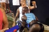 Vídeo: Popó quebra tudo ao lado de Sebastian no Carnaval e causa nas redes sociais Vídeo: Popó quebra tudo ao lado de Sebastian no Carnaval e causa nas redes sociais