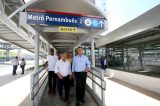 “As obras do metrô estão transformando Salvador e Lauro de Freitas”, diz Rui durante entregas