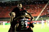Neilton brilha, Leão vence Bragantino e avança na Copa do Brasil