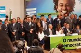 Isolado no grupo de Neto, Lúcio Vieira aparece em convenção do DEM