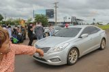 Manifestantes recebem Lula com ovos e pedradas em SC