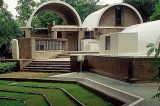 Balkrishna Doshi, o arquiteto indiano que transforma refúgios em moradias