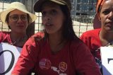 Mulher viaja 60 horas para apoiar Lula, perde emprego e pede doações para voltar para casa