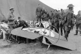 Aviador Manfred von Richthofen, o Barão Vermelho, é abatido pelos Aliados