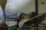 Após cirurgia, médicos reimplantam mão decepada de zelador no Recife