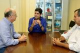 Cortejado pelo PT, prefeito de Barreiras declara apoio a Zé Ronaldo para governador