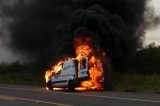 Por falta de manutenção, ambulância de Uauá pega fogo à caminho de Juazeiro; veja imagens