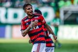 Flamengo relaciona Guerrero, mas chega ao dia do jogo contra o São Paulo ainda sem saber se poderá utilizá-lo