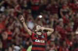 Com três gols nos últimos três jogos, Éverton Ribeiro cai de vez nas graças dos torcedores do Flamengo