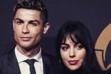 Cristiano Ronaldo dá anel de R$ 3 mi para namorada e reforça rumores sobre noivado