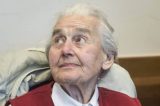 ‘Vovó nazista’ condenada por negar o Holocausto vai para a prisão