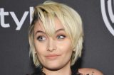Filha de Michael Jackson namora três mulheres ao mesmo tempo, diz site