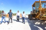 Prefeito Paulo Bomfim acompanha conclusão dos 4km da BR-235 no trecho Juazeiro-Pinhões Prefeito Paulo Bomfim acompanha conclusão dos 4km da BR-235 no trecho Juazeiro-Pinhões