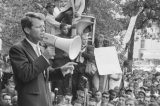 Senador Robert Kennedy é baleado após discurso