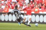 Botafogo perde do Internacional e liga sinal de alerta no Brasileiro