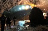 Meninos presos em caverna na Tailândia: equipes de resgate iniciam retirada dos 5 restantes