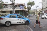 PMs são flagrados furtando bateria de carro PMs são flagrados furtando bateria de carro