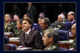 Radicalizar amplia espaço de Bolsonaro no alto comando