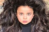 Menina de 5 anos faz sucesso no Instagram por causa do cabelão