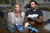 Casal transforma plástico retirado dos oceanos em prótese de membros