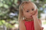 Crianças que chupam o dedo ou roem as unhas têm menos alergias, indica estudo