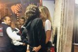 Sasha e Bruno trocam beijos e carinhos após festa